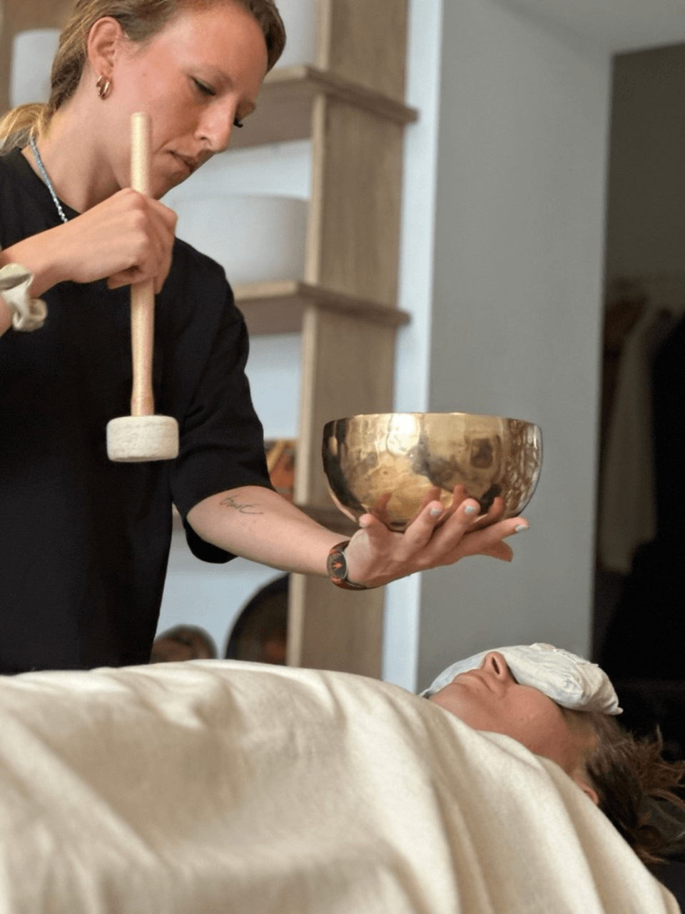 Jenny Jaumann - mind-body-connected - Klang Meditation Klang Massage Sound Healing Berlin